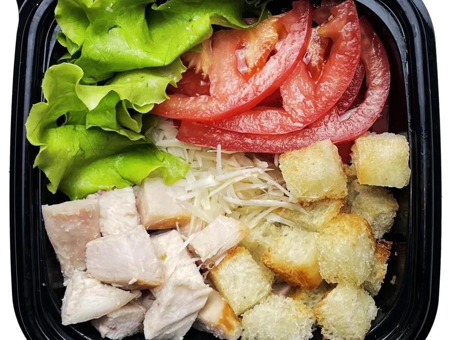 Салат цезарь с курицей