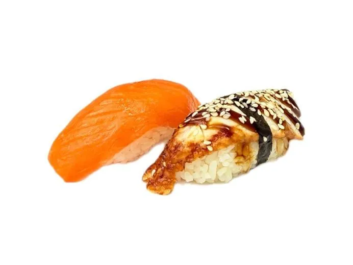Суши с угрем и лососем