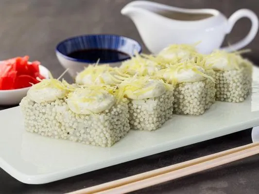 Цезарь с курицей ролл